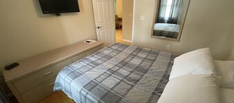 Main Strip Location | Pet Friendly | Wi-Fi & Cable | A/C | Steps from Winery