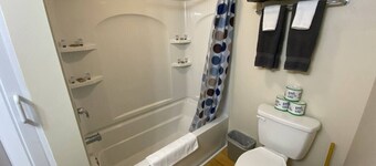 Pet Friendly Strip Stay Near Wineries & Lake