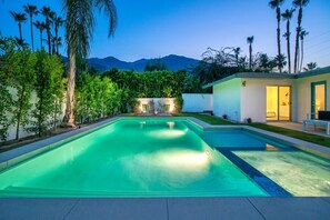 A swimming pool with a view of mountains in the background. - Orangetini Mid-Century Hollywood Regency Style Retreat - Last Minute Specials! (Palm Springs)