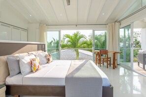 3 slaapkamers, een kluis op de kamer, een bureau