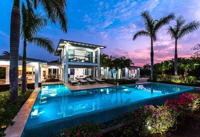 Luxurious villa with panoramic views and breathtaking private infinity pool !!!