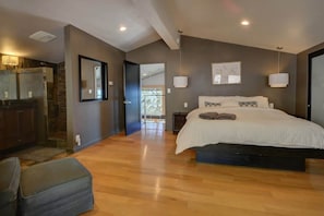 3 quartos, ferros/tábuas de passar roupa, Wi-Fi, roupa de cama