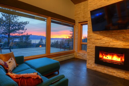 Ultimate Location, Lake View, On the mountain, 5 min to the action.