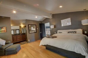 3 habitaciones, tabla de planchar con plancha, cuna de viaje y wifi 
