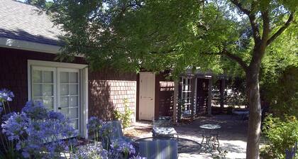 Romantische Sonoma Cottage On 1 Acre im Weinland