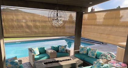 Schlafmöglichkeiten für 12+, Pool, Whirlpool, Trampolin, 5 Schlafzimmer, privater Garten