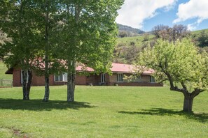 Exterior - Homestead on Frying Pan River, Nature Lovers Dream (Basalt)