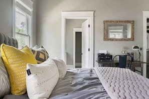 3 bedrooms, desk, iron/ironing board, WiFi