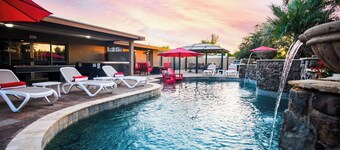 5Bd / 4. 5ba, piscina privada + spa, Dbl Master, cocina al aire libre, gran área de Gilbert