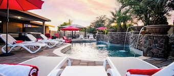 5Bd / 4. 5ba, piscine privée + spa, Dbl Master, cuisine extérieure, Great Gilbert Area