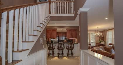 30% off until June WOW! Walk to Ritz, Fronts Golf Course, 3 King Beds, Book Now