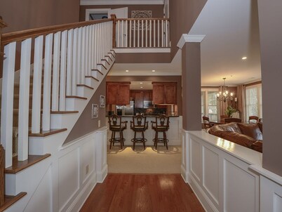 30% off until June WOW! Walk to Ritz, Fronts Golf Course, 3 King Beds, Book Now