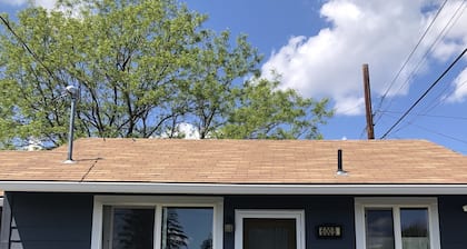 Convenient & Cozy Cottage On Newport Near River, Downtown & Drake Park