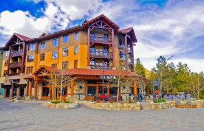 Exterior - Village Lodge Amazing 1BR, 60" TV, & Extended Living Room... (Mammoth Lakes)