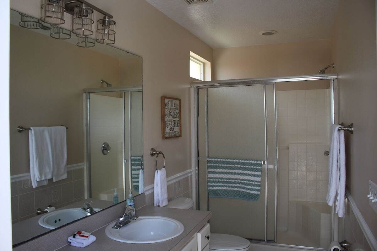 Combined shower/bathtub
