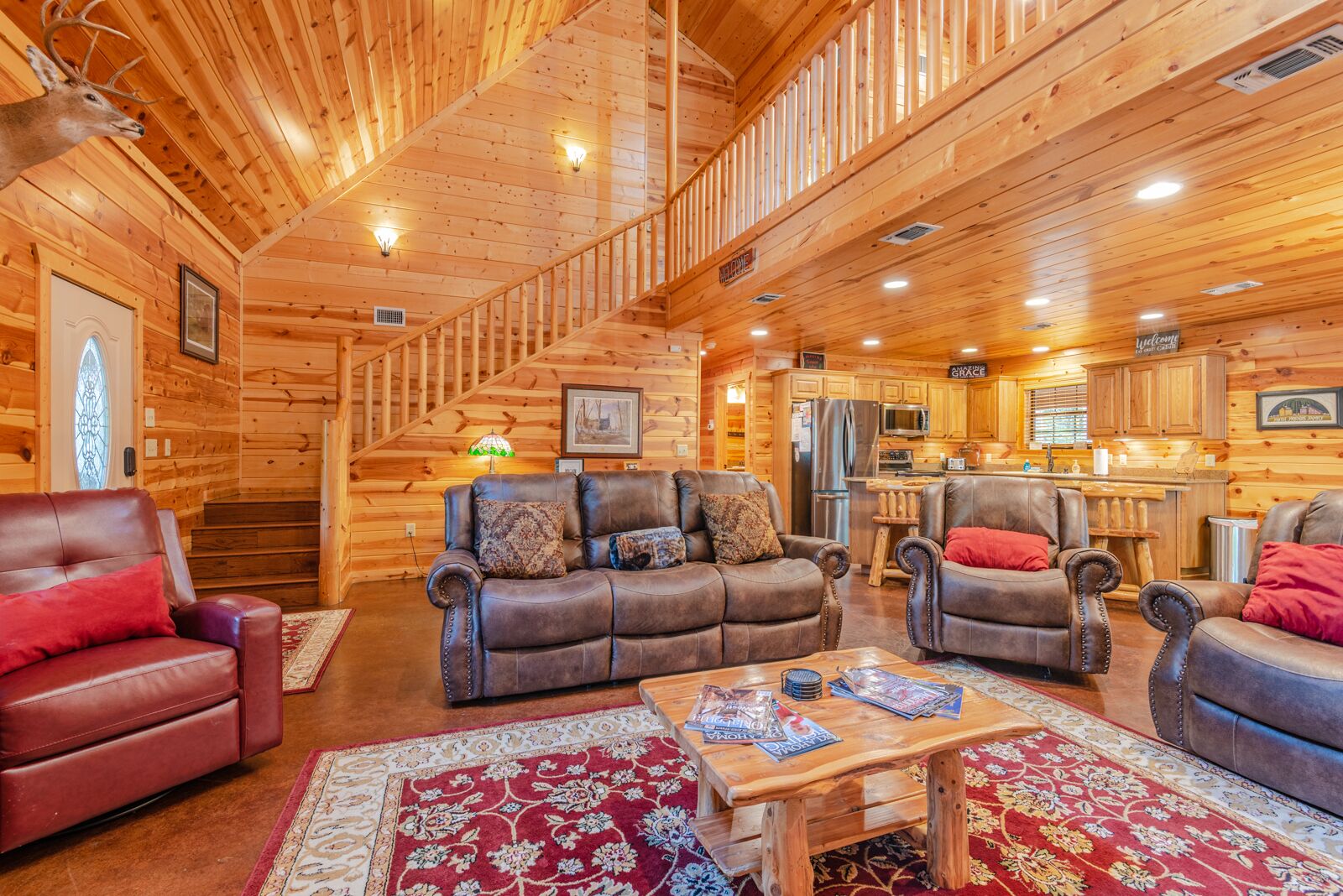 Een smart-tv, een open haard en een dvd-speler