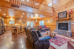 Smart TV, fireplace, DVD player - Relax by Broken Bow Lake, your cozy 3-bedroom Hochatown retreat (Broken Bow)