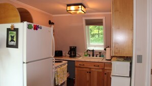 Kaffetrakter/tekoker, kjøleskap, mikrobølgeovn og ovn