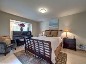 3 bedrooms, desk, iron/ironing board, free WiFi