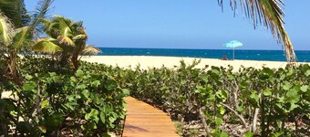 Beachfront Relaxing SPA Condo...Wifi, Private Access to Beach, Pool, Decks, BBQ