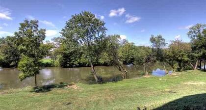 Riverfront Spacious Luxury Condo in Perfect Location near Tanger Outlets