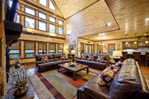 TV, fireplace, table tennis - Hot tub, Playground, 2 Fireplaces- Great for Large Families (Broken Bow)