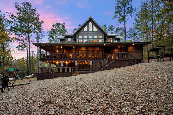 Exterior - Hot tub, Playground, 2 Fireplaces- Great for Large Families (Broken Bow)