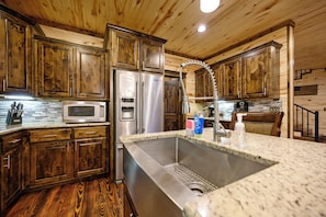 Refrigerador, microondas, horno, placa de cocina