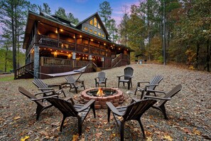 Property grounds - Hot tub, Playground, 2 Fireplaces- Great for Large Families (Broken Bow)