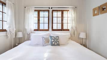 2 bedrooms, desk, iron/ironing board, travel crib