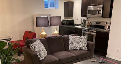 Downtown! Great neighborhood! Walk everywhere downtown!