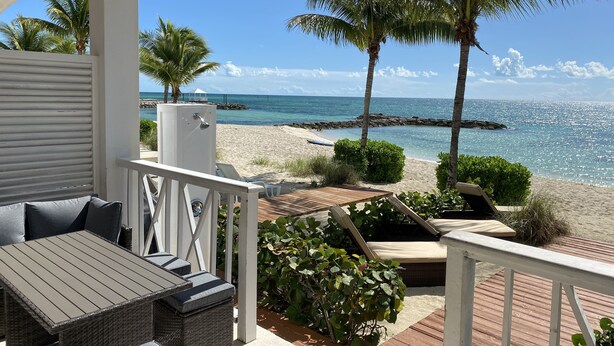 A covered outdoor seating area with a view of the beach and ocean. - DESIGN STUNNING LUXURY BEACH-HOUSE FULLY RENOVATED 5 Stars L (Nassau)