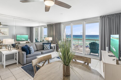 Upgraded 5th Flr Pelican Beach Resort -1 bedroom - On the beach-
