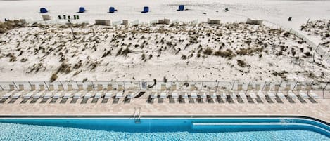 Aan het strand, ligstoelen aan het strand