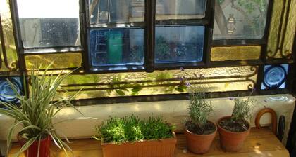 REMISES sur maison lumineuse, coeur de Provence, parking, Ă distance de marche de