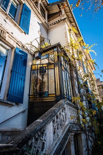 REMISES sur maison lumineuse, coeur de Provence, parking, à distance de marche de 