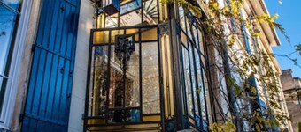 Light-filled home, heart of Provence, A/C, garage, walk to everything.