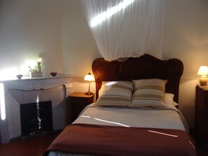 3 bedrooms, iron/ironing board, travel cot, free WiFi