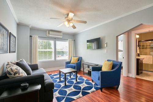 Luxury Flat in Downtown Newberg - Suite #5