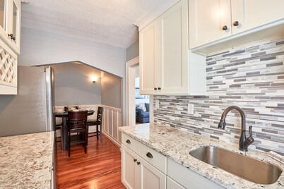 Luxury Flat in Downtown Newberg - Suite #5
