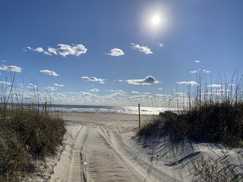 Beautiful Retreat with Ocean & Sound Views
