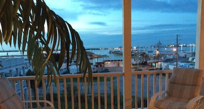 Beautiful Retreat with Ocean & Sound Views