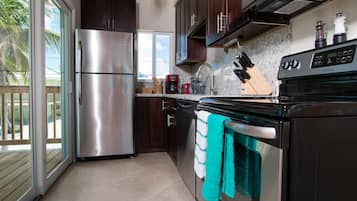 Frigorifero, microonde, forno, piano cottura