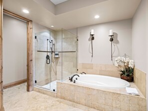Combined shower/tub, jetted tub, hair dryer, towels - Vintage on the Strand 7 | 400 Feet to Slopes | Balconies | Garage | Chef's Kitchen (Park City)