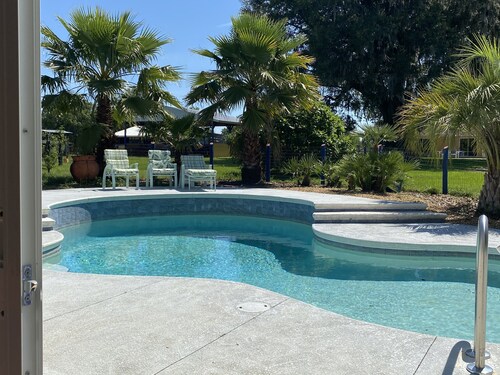  Walkers Heaven Pet friendly Cottage with Pool on Horse Farm, WEC