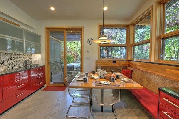 Cozy eat in kitchen with bench