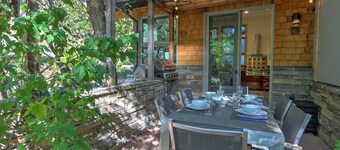 KONTEMPORISK HJEM NESTLAGET MOT RØD BERG, NÆRSTAD OG VÅRE SPRINGSPOOL!