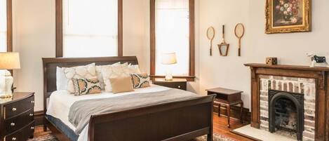 3 makuuhuonetta, työpöytä, silitysrauta/-lauta, ilmainen Wi-Fi