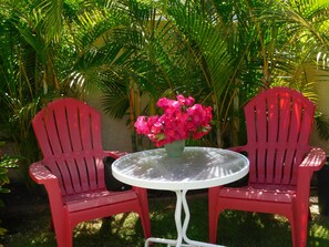 Outdoor dining - Wonderful retreat, Fantastic View, Immaculate, Beautiful, Private and Peaceful! (Honolulu)