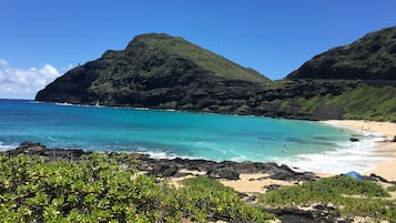 Beach nearby, sun loungers, beach towels